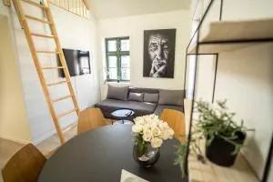 Vibrant apartment on bustling street, above a restaurant Perfect for tourists, - Storhaug