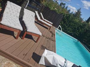 Maisons de vacances Mes Maisons Gardoises comprises of Two Gites sleeping 14 with Two Private Pools, Kids Room, Laundry room, Disco Theatre plus free WiFi! : photos des chambres