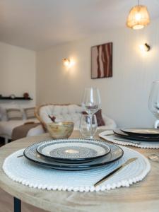 Le Lotus - Parking public gratuit, wifi haut débit, proche autoroute, gare & centre ville