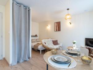 Le Lotus - Parking public gratuit, wifi haut débit, proche autoroute, gare & centre ville