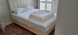 Comfy room near Metro