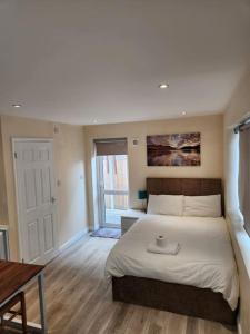 Beautiful private en-suite room with its own entry