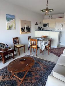 Appartement 3 pièces de 52 m2 face au port du Crouesty avec terrasse de 18 m2 parking privé et wifi gratuit