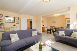 Hill House Apartment