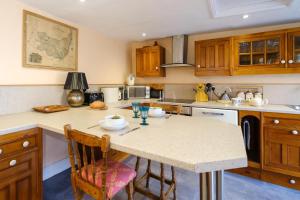 Hill House Apartment