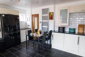 3BR Detached House At Escape & Estates Short Lets & Serviced Accommodation Keldy Cl with Garden