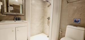 Phòng Tiêu Chuẩn Giường Đôi Không Có Cửa Sổ (Standard Double Room without Window)