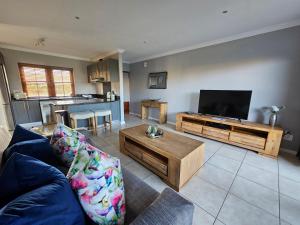 Plettenberg Bay Unit 6 Whale Rock Gardens Apartment with Backup Power