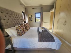 Plettenberg Bay Unit 17 Whale Rock Gardens Apartment with Backup Power