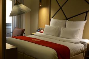 Redwaves Hotel