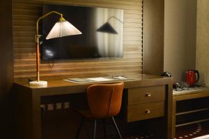 Redwaves Hotel
