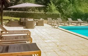 Maisons de vacances Awesome Home In Vianne : photos des chambres
