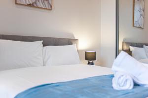 Burwood stunny apt with Parking Train&Shopping