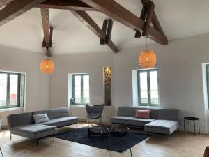 Maisons de vacances MY BOUTIQUE GUESTHOUSE - 10 Min A7 - Ideal pour se reunir en famille ou entre amis - 15 pers max : photos des chambres