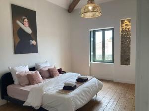 Maisons de vacances MY BOUTIQUE GUESTHOUSE - 10 Min A7 - Ideal pour se reunir en famille ou entre amis - 15 pers max : photos des chambres