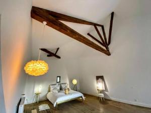 Maisons de vacances MY BOUTIQUE GUESTHOUSE - 10 Min A7 - Ideal pour se reunir en famille ou entre amis - 15 pers max : photos des chambres