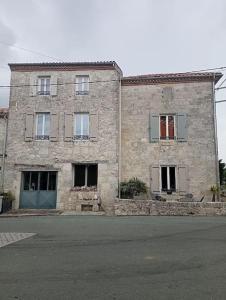 Maisons de vacances Maison de village avec piscine : photos des chambres