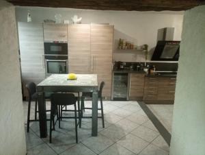 Maisons de vacances Maison de village tout confort avec piscine : photos des chambres