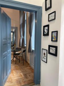 Blue Mirror Apartment