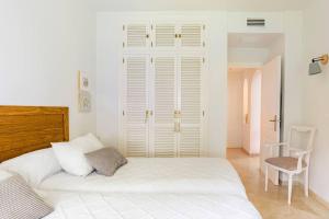 Precioso bajo recién reformado primera línea playa