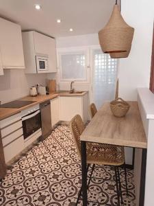 Precioso bajo recién reformado primera línea playa