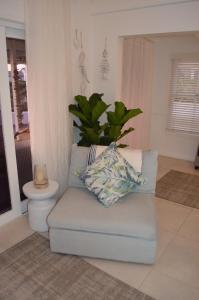 Stunning Beach House in Grotto Bay