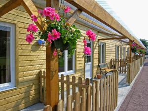 Maisons d'hotes Gite Caillebourg Normandie : Chalet 2 Chambres