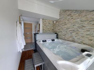 B&B / Chambres d'hotes Adorelys week end massage et spa : photos des chambres