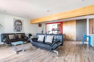 Lujoso y amplio Loft con alberca climatizada y amplia cama para alberca, Cuernavaca somos los únicos en ofrecerte 2 jacuzzis premium con agua caliente y sistema de hidromasaje tipo spa! Terraza panorámica con asador y muchas amenidades mas!