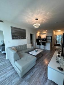 Newly updated 3BR, 2Bath in Downtown Toronto beside Station & Scotia Bank Arena!