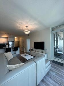 Newly updated 3BR, 2Bath in Downtown Toronto beside Station & Scotia Bank Arena!