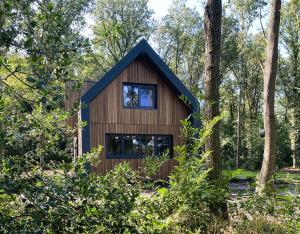 NIEUW Eco design bosvilla met sauna en xl tuin