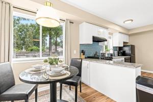 1st Floor 1BR Flat, King Bed, End Unit