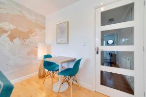 Pass the Keys Modern & Spacious 1 Bed Terrace with Free Parking