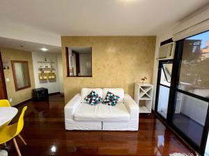 Apto com VISTA do Pão de Açúcar, VARANDA, PISCINA, SAUNA, ACADEMIA, COZINHA COMPLETA, GARAGEM, PORTARIA 24h e MINI MERCADO