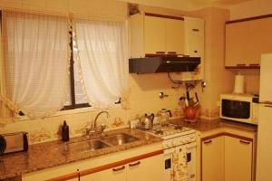 Clásico y moderno departamento - olivos
