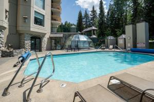 1BR in Marquise, Close to Ski Hill, Pool, Sauna, Hot Tub, Fitness Suite, Fireplace