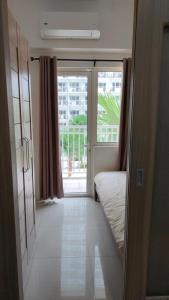 SHORE Residences C2 Tower with balcony