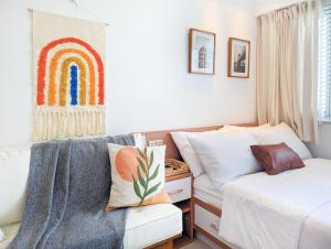 Bright & Cozy Studio Condo in Commonwealth, UP Diliman