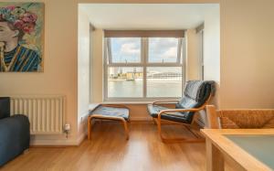 Luxury Riverview 2Bed Apt- 5 mins from Excel London, Canary wharf, 02 Arena - Free Parking - PlayStation 4 Provided