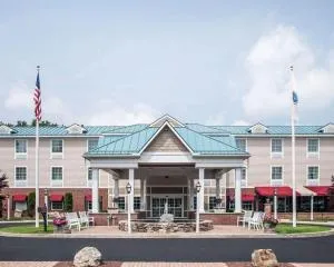Comfort Inn & Suites Sturbridge-Brimfield - Marks Garrison