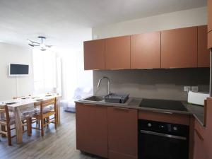 Appartements Luchon - 2 Pieces Cabine pour 6 Pers. avec Parking et Animaux admis - FR-1-313-226 : Appartement