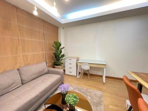 Modern 5-Bedroom Townhome near MRT and Local Charm