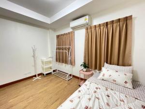 Modern 5-Bedroom Townhome near MRT and Local Charm