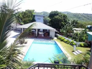 Beachfront Mansion and Seascape Villas Calatagan with Outdoor Pool - Sipating