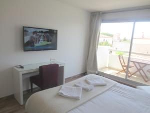 Hotels Hotel Sable Et Soleil - Port, Plage et spa : Chambre Quadruple avec Balcon 