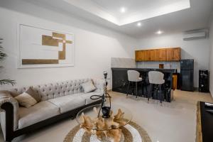 BRAND NEW Villa Samira, 5mn to Seminyak