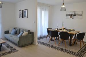 New modern APT near Old town - private parking