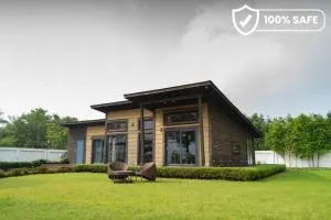 SaffronStays Paradise Pines, Dehradun - cliff villa with valley & forest views - Kokliyal Gaon