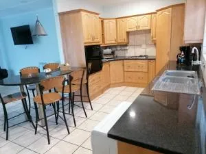 Travellers Treat - Luxurious 8 Sleeper House minutes from the beach! - 阿古拉斯